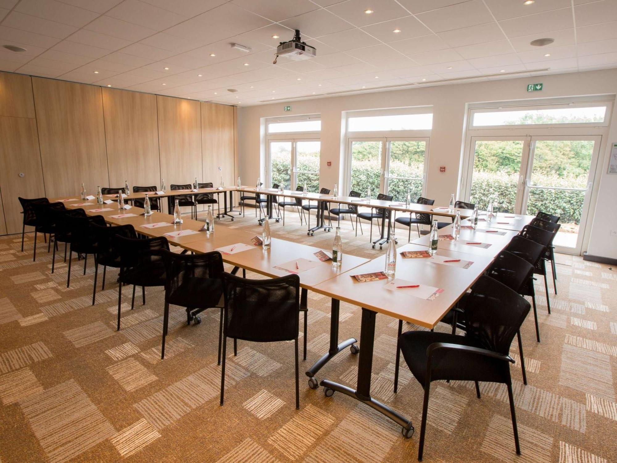 Hotel Ibis La Glacerie 3*