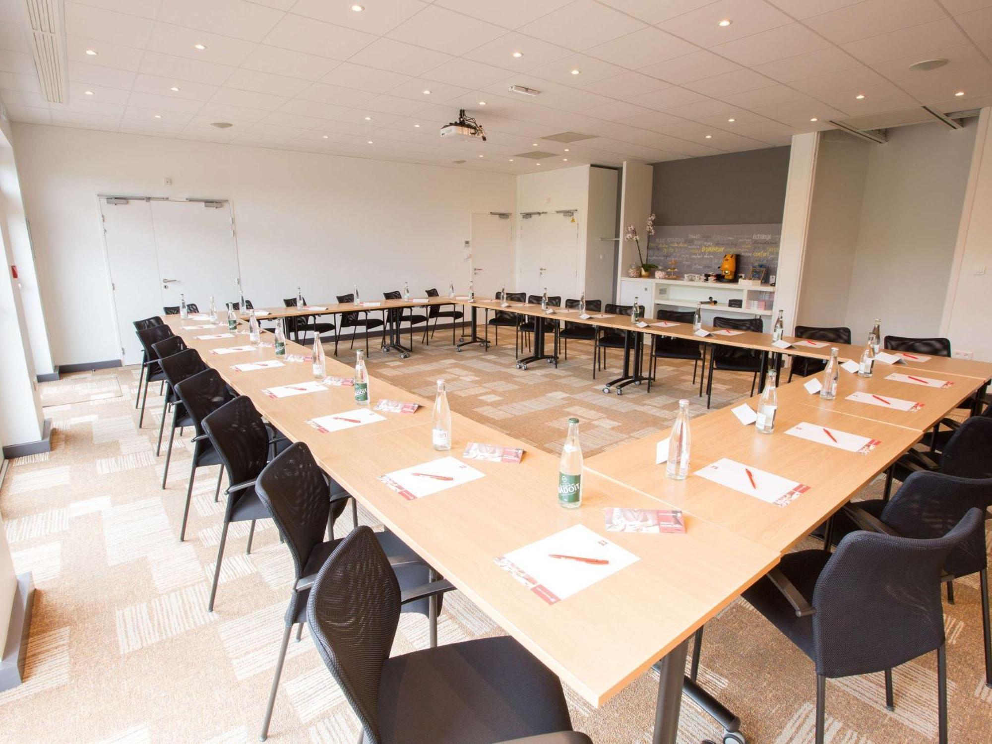 Ibis La Glacerie Hotel 3*